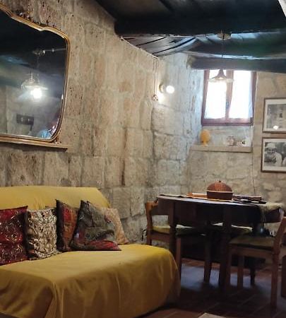 La Chascona Di Farnese Casa Di Tufo Nel Borgo Lejlighed Eksteriør billede