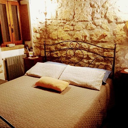 La Chascona Di Farnese Casa Di Tufo Nel Borgo Lejlighed Eksteriør billede