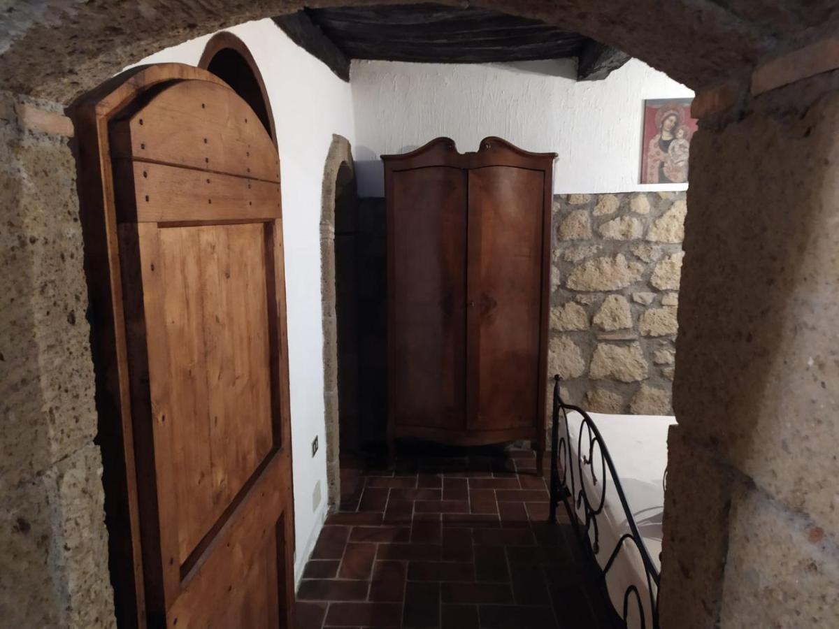 La Chascona Di Farnese Casa Di Tufo Nel Borgo Lejlighed Eksteriør billede