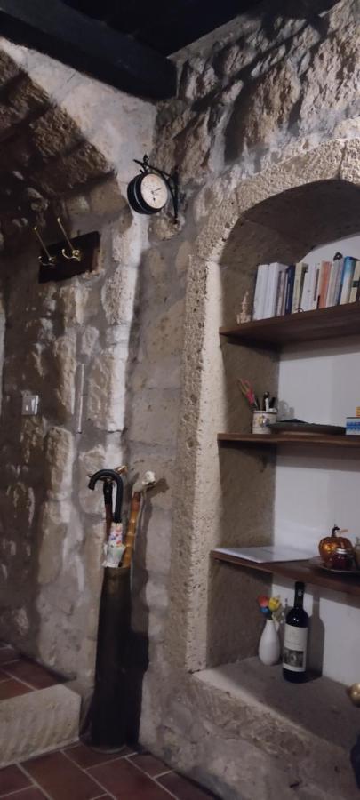 La Chascona Di Farnese Casa Di Tufo Nel Borgo Lejlighed Eksteriør billede
